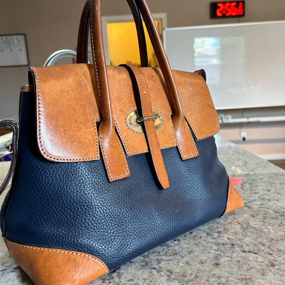 Authentic Vintage Dooney & Burke hand bag